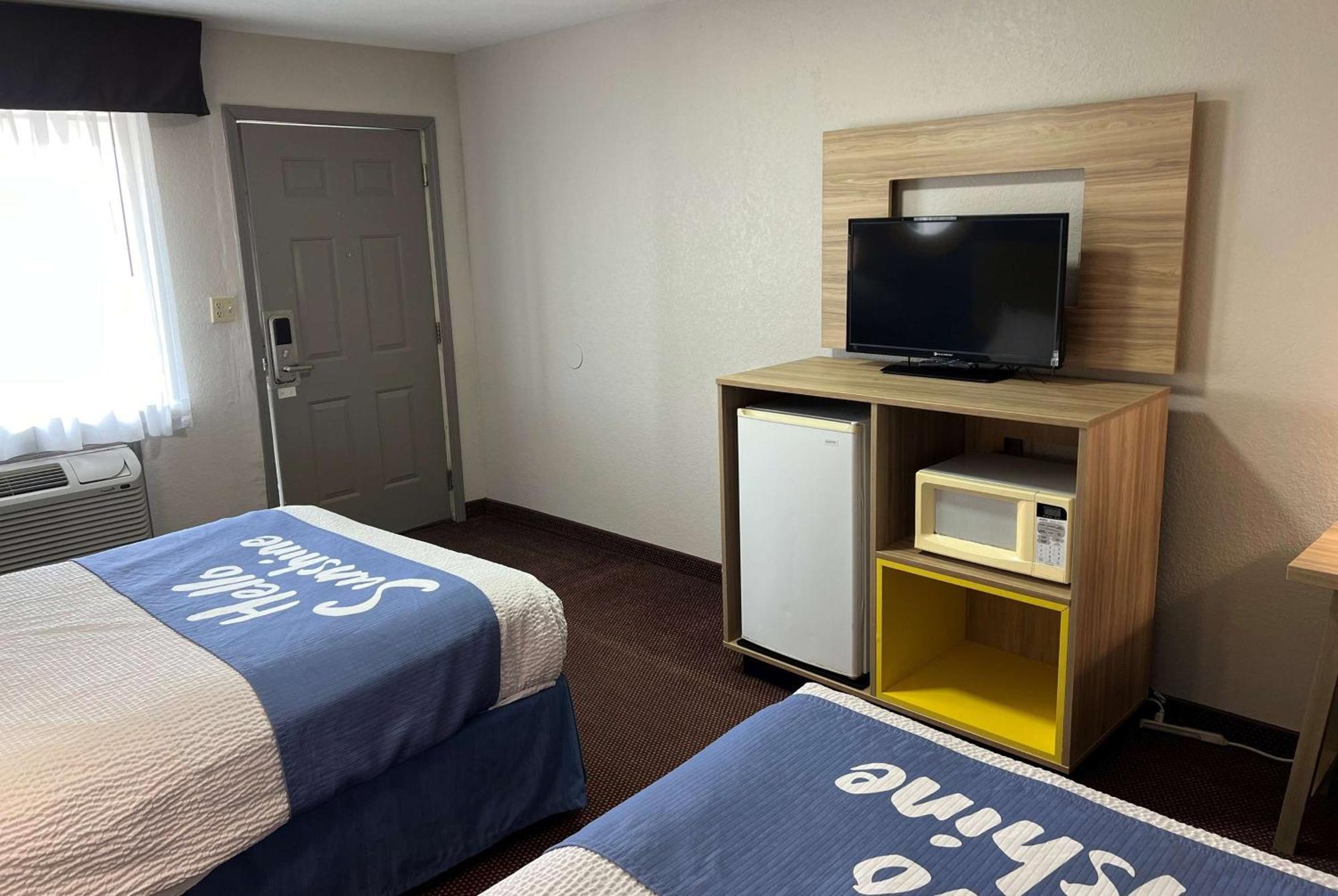 Days Inn By Wyndham Pratt ภายนอก รูปภาพ