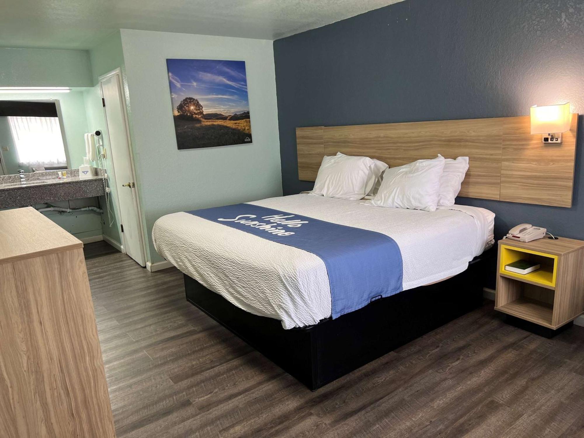 Days Inn By Wyndham Pratt ภายนอก รูปภาพ