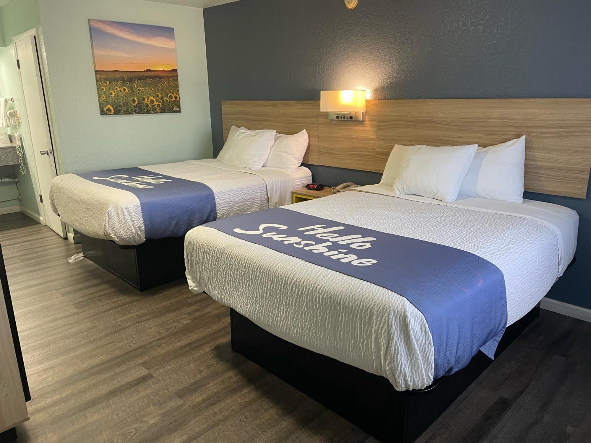 Days Inn By Wyndham Pratt ภายนอก รูปภาพ