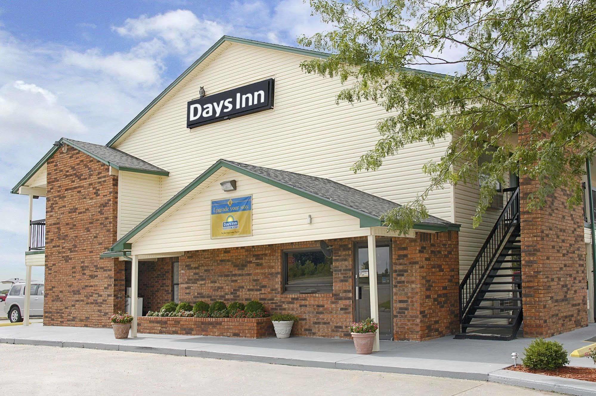Days Inn By Wyndham Pratt ภายนอก รูปภาพ